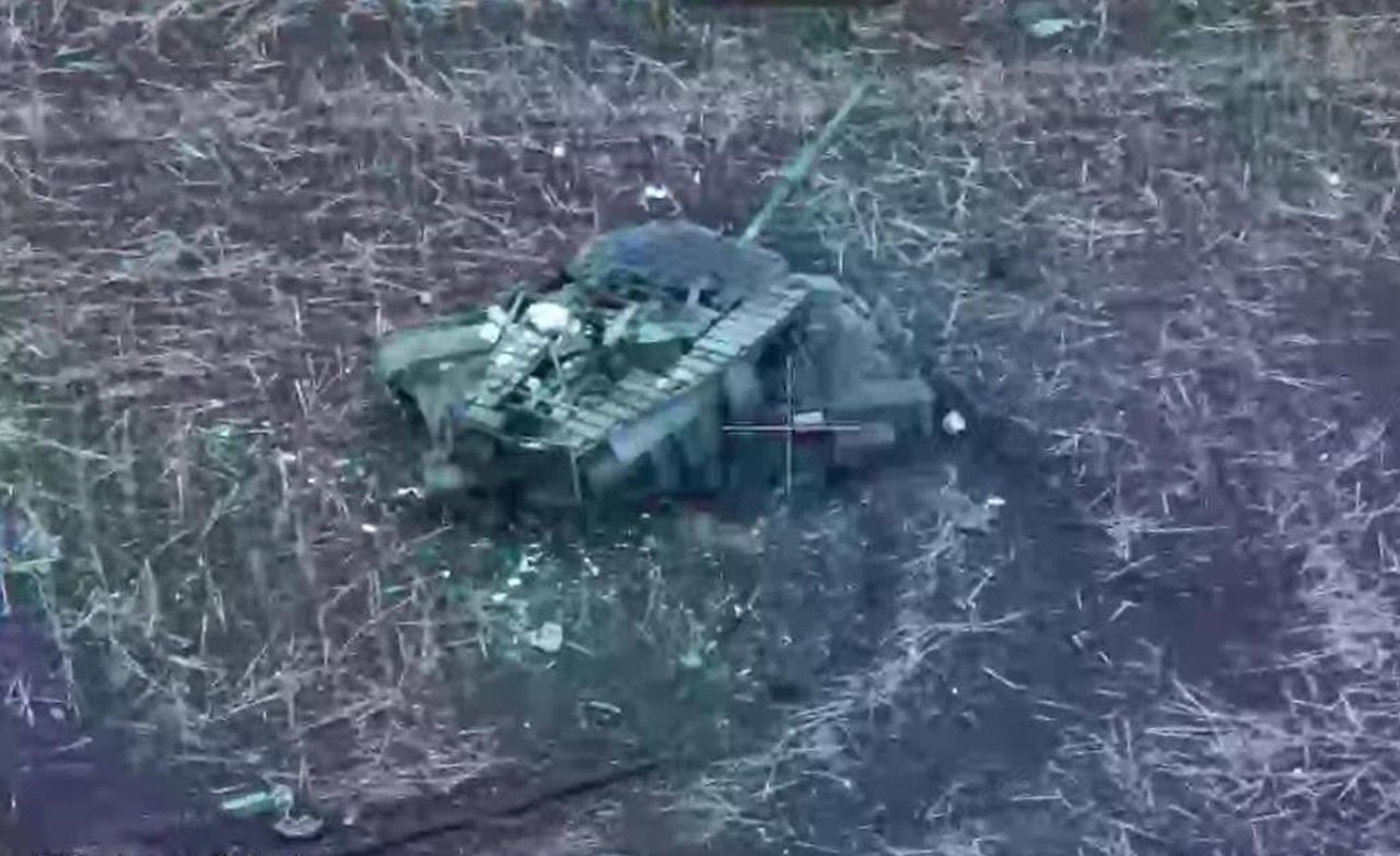 Russian propaganda mishap: Prized T-90M tanks self-targeted
