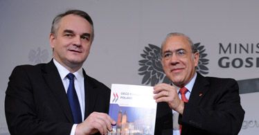 Raport OECD bardziej optymistyczny od prognoz Rostowskiego