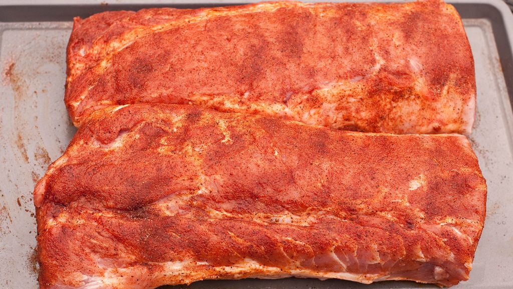 Surowy peklowany schab wieprzowy bez kości (mięso i tłuszcz)