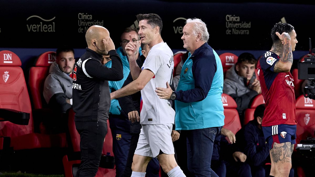 Zdjęcie okładkowe artykułu: Getty Images /  Ion Alcoba/Quality Sport Images / Na zdjęciu: Robert Lewandowski opuszcza boisko po zobaczeniu czerwonej kartki