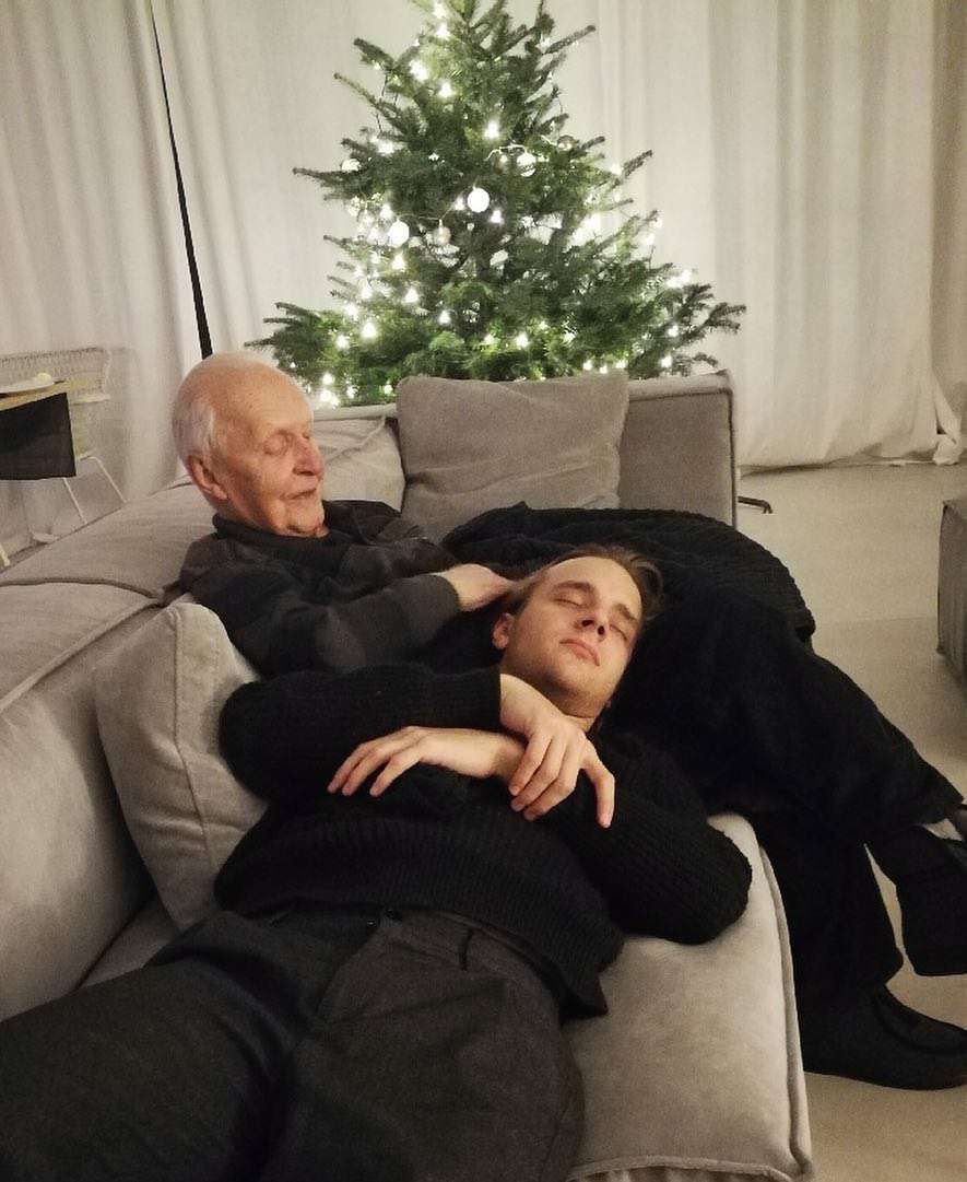 Maciej Musiał z dziadkiem