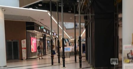 Rury podtrzymują strop w galerii VIVO! Lublin. Mieszkańcy pytają o stan budynku