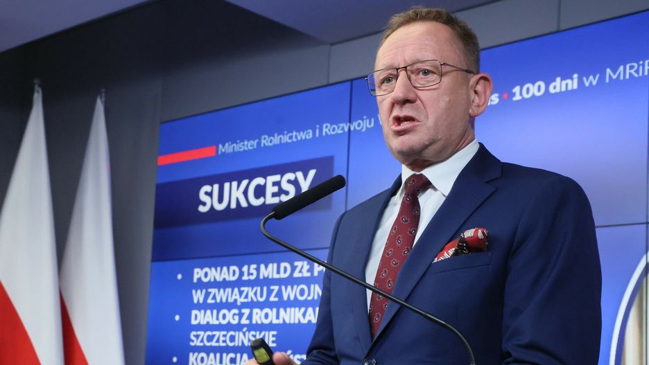 Minister rolnictwa  Robert Telus na konferencji o swoich sukcesach. Rolnicy domagają się reakcji w sprawie cen kukurydzy
