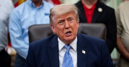 "Nudni i przepłaceni". Trump uderza w uciekających artystów