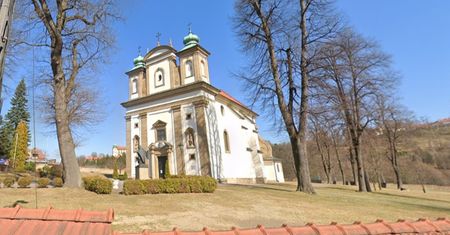 Skandal podczas mszy. Złamał zabytkowy krzyż na oczach parafian