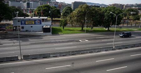 Caracas jak miasto widmo. Puste ulice i zamknięte sklepy po nocnych bombardowaniach