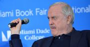John Cleese o byłych żonach: "CIESZYŁBYM SIĘ, GDYBY UMARŁY. Na przykład przygniecione przez drzewo"