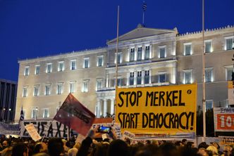 Pomoc dla Grecji. W Atenach głosowanie w sprawie reform, a na ulicach demonstracja