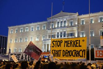 Pomoc dla Grecji. W Atenach głosowanie w sprawie reform, a na ulicach demonstracja