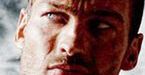 Andy Whitfield oddaje "Spartakusa" Liamowi McIntyre