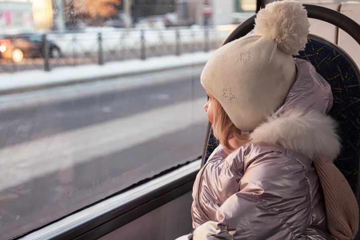 Dziewczynka pojechała na końcowy przystanek
