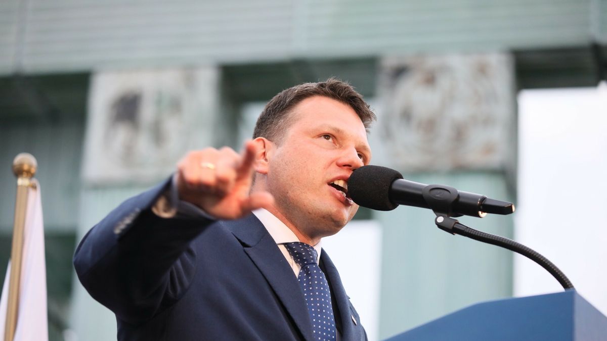 Wiec S?awomira Mentzena w Warszawie
Fot. Dawid Wolski/East News,  10.05.2025. Prezydencka kampania wyborcza. Wiec kandydata Konfederacji Slawomira Mentzena na placu Krasinskich w Warszawie.
N/z: Slawomir Menzten
Dawid Wolski