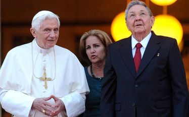 Benedykt XVI podróżuje na Kubę i dementuje plotki