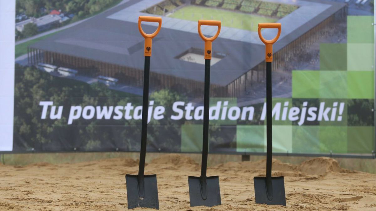 wbicie łopat pod budowę stadionu w Katowicach