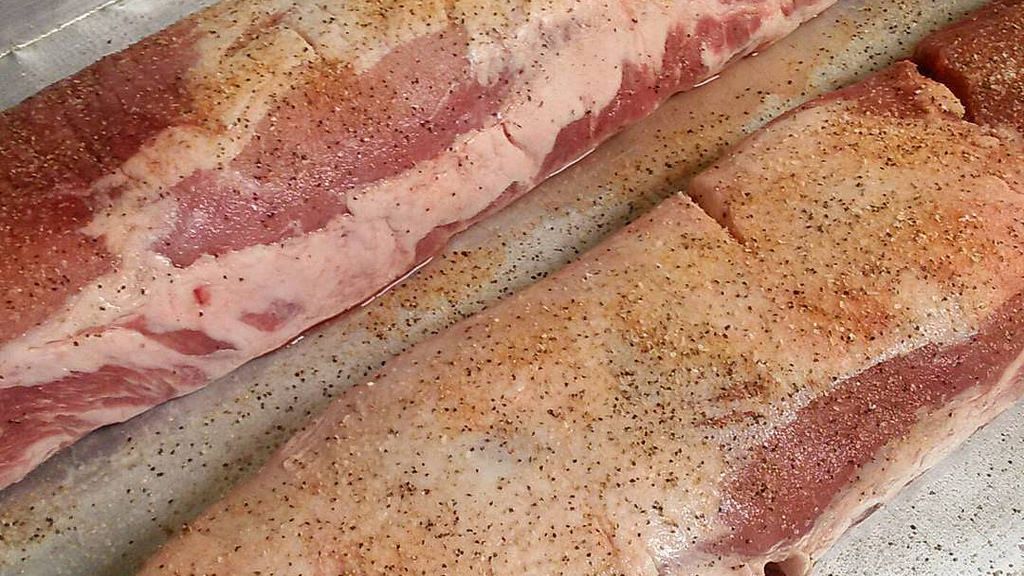 Surowa peklowana polędwiczka wieprzowa (mięso i tłuszcz)