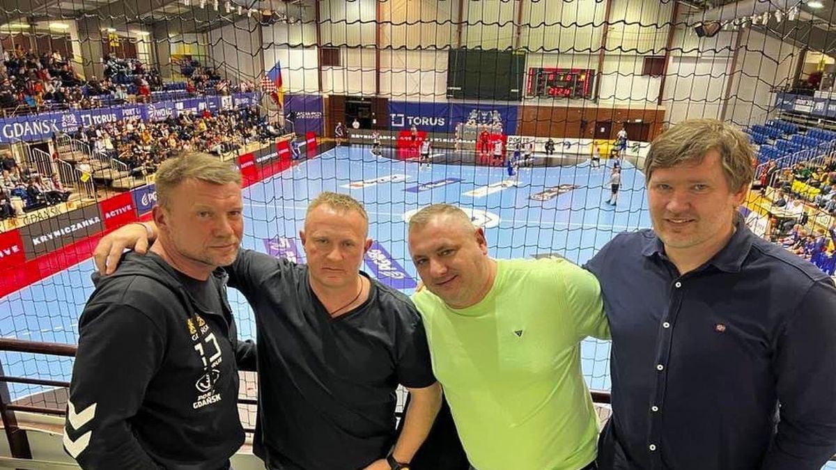 Zdjęcie okładkowe artykułu: Materiały prasowe / Torus Wybrzeże Gdańsk / Byli zawodnicy zagrają dla Piotra Weinera. Z prawej strony Damian Wleklak