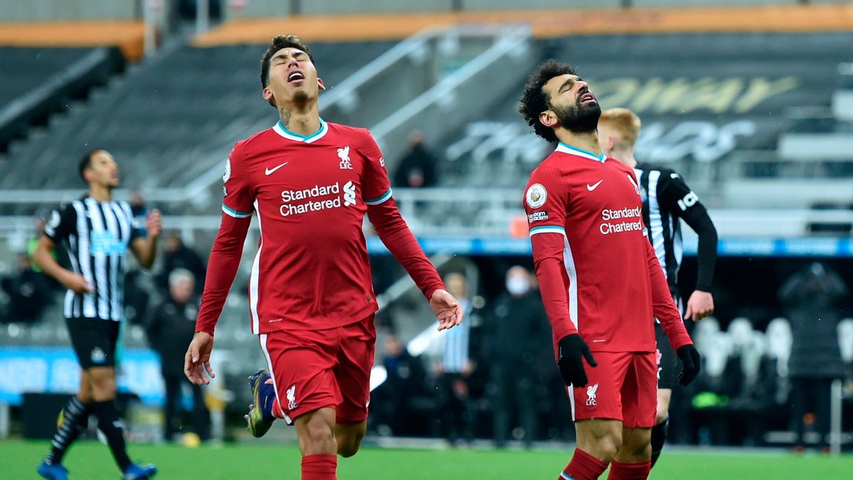 Roberto Firmino (z lewej) i Mohamed Salah