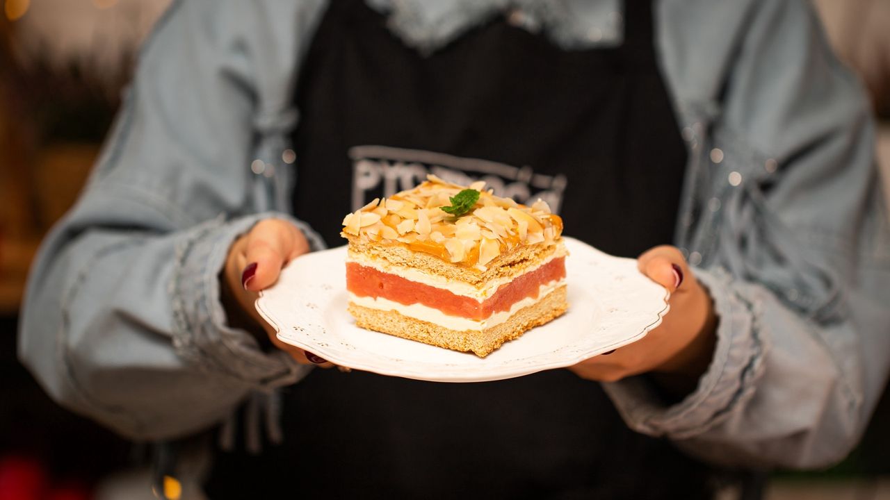 Honey cake with apples