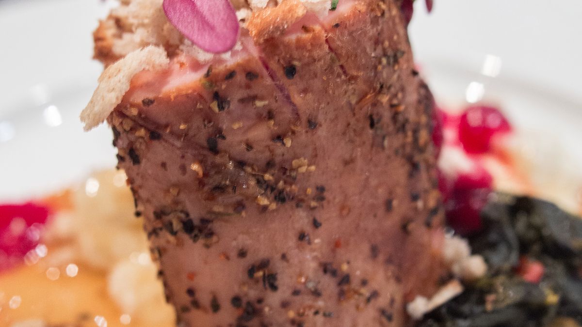 Pieczona peklowana polędwiczka wieprzowa (mięso i tłuszcz)