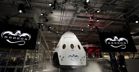 Dragon V2 - pojazd do transportu astronautów. Koniec z uzależnieniem USA od Rosji?