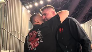 Był o krok od sensacji. Rozpłakał się po walce z Joshuą