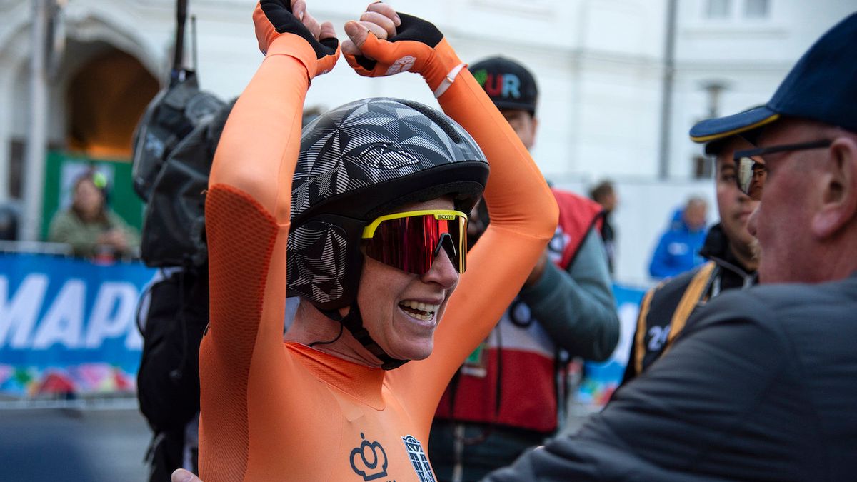 Annemiek van Vleuten zajęła siódme miejsce w MŚ ze startu wspólnego Kilka dni wcześniej wywalczyło złoto mistrzostw w jeździe indywidualnej na czas