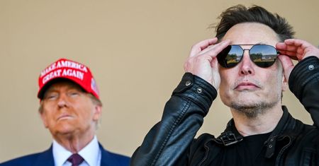 Akcje Tesli wystrzeliły. Tak Elon Musk zyskuje dzięki zwycięstwu Trumpa