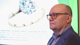 Znaleźli złoto i diamenty w śmiechach. Skarb wart ponad 100 tys. zł