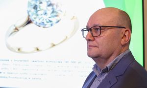 Znaleźli złoto i diamenty w śmiechach. Skarb wart ponad 100 tys. zł