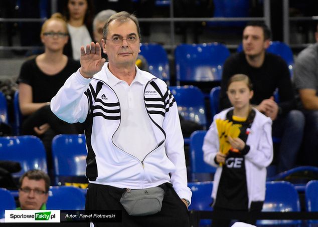 Moculescu z uwagą obserwuje mecze ME juniorów