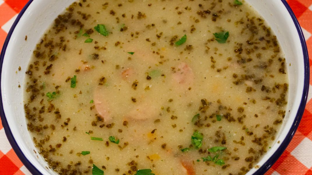 Na Kujawach gotuje się kwaśną zupę na soku z kiszonej kapusty