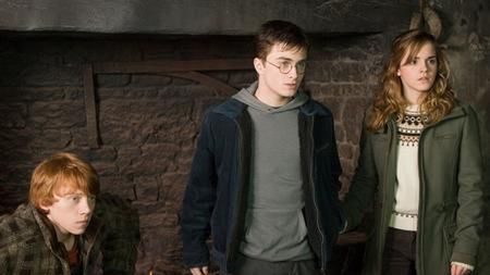 Rupert Grint jako Ron Weasley, Daniel Radcliffe jako Harry Potter i Emma Watson jako Hermione Granger