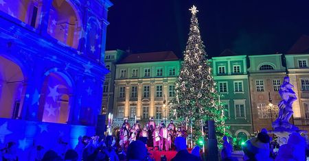 Magiczny wieczór w Poznaniu. Choinka na Starym Rynku rozbłysła tysiącami świateł