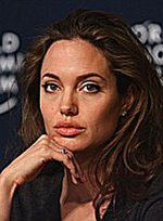 Angelina Jolie krytykuje Sharon Stone