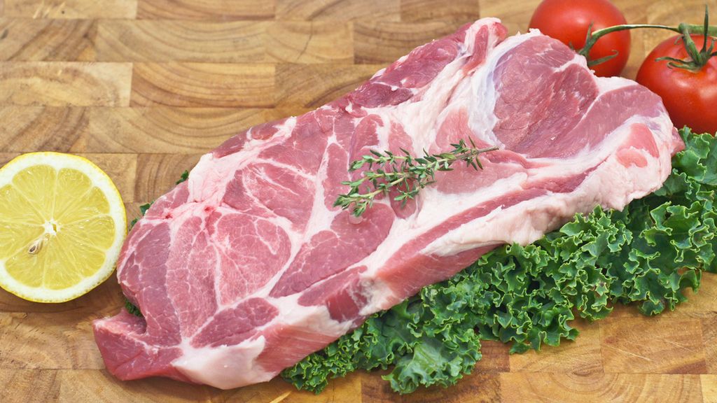 Surowa łopatka wieprzowa bez kości (mięso i tłuszcz)