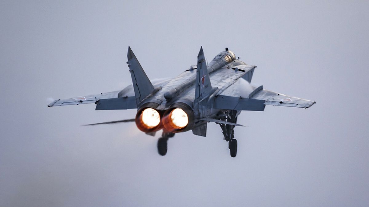 Wojna w Ukrainie - armia rosyjska
In this photo provided by the Russian Defense Ministry Press Service on Monday, Feb. 14, 2022. A MiG-31 fighter of the Russian air force takes off at an air base during military drills in Tver region, Russia. (Russian Defense Ministry Press Service via AP)
Russian Defense Ministry Press Service