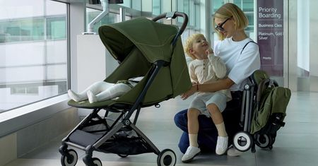 Podróże z dziećmi: Jak wybrać idealną spacerówkę na wakacje?