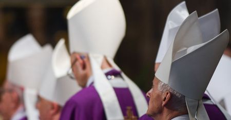 Napisał list do papieża Franciszka. Chce sto milionów złotych