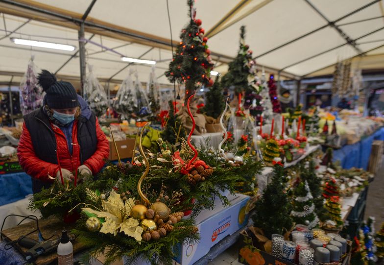 Choinki w tym roku będą sporo droższe. "Dwa lata temu kilogram folii kosztował 5,40 zł. Dziś 12 zł"