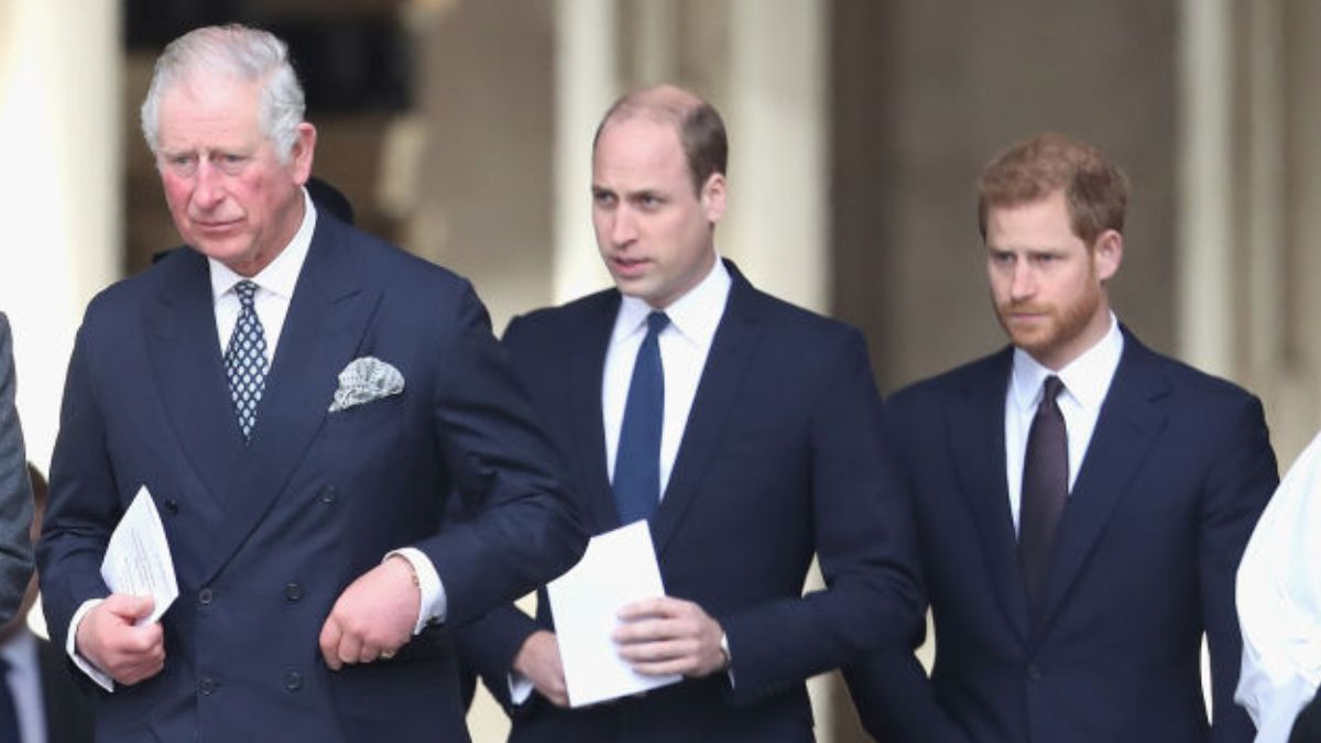 Król Karol III chce pojednać księcia Harry'ego z księciem Williamem