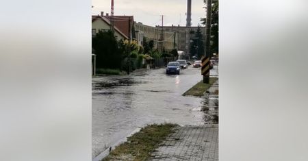 Front burzowy sunie przez Polskę. Ulica popłynęła. "Mamy zalania"