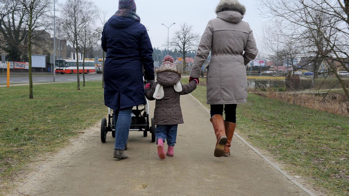 Czas na opiekę nad dzieckiem przysługuje rodzicom dzieci do 14. roku życia.