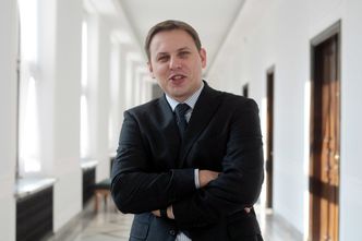 Posłowie unikają inwestowania na giełdzie i w obligacje. Najbogatsi wolą nieruchomości i gotówkę