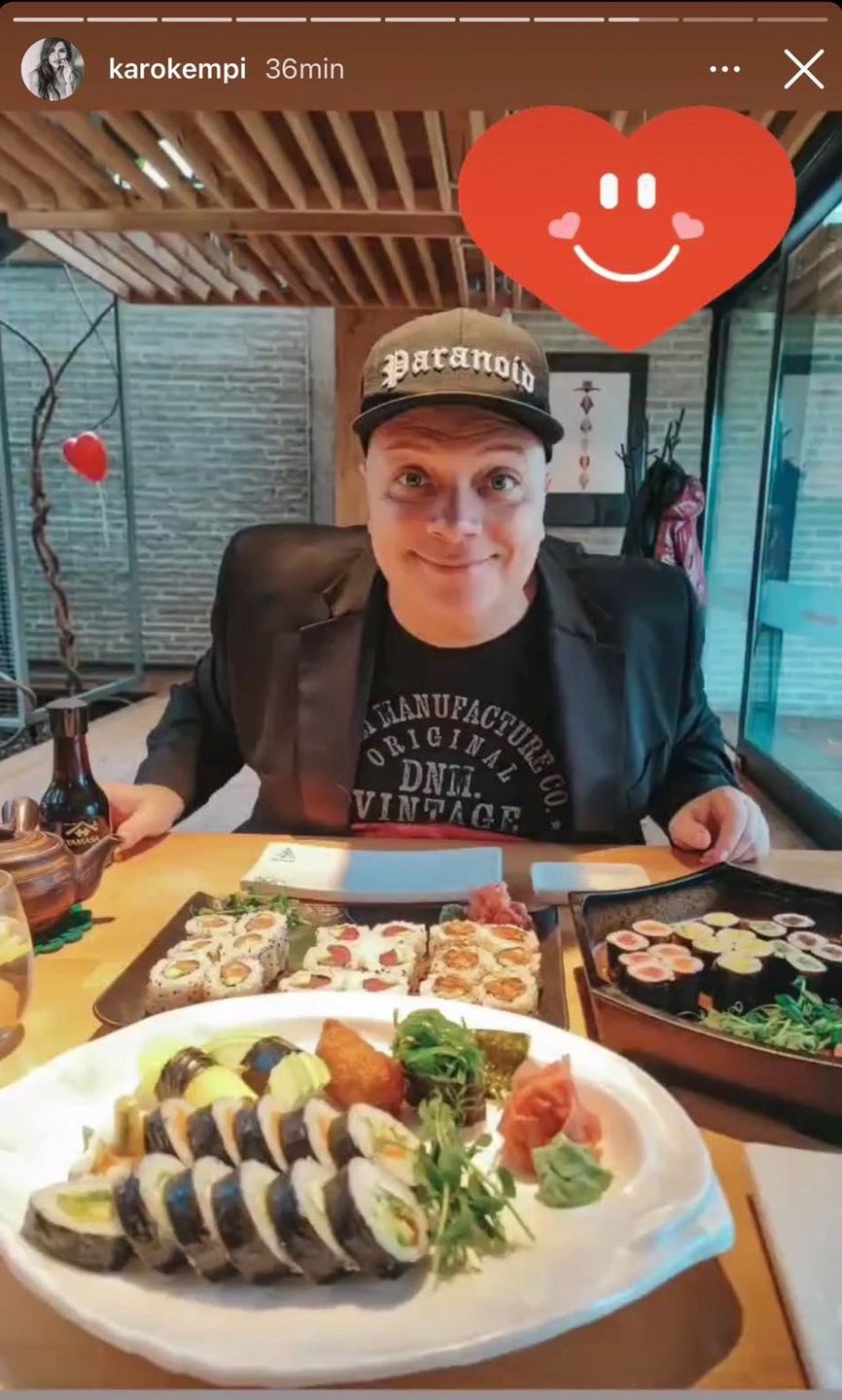 Krzysztof Skiba świętuje walentynki z młodszą o 26 lat ukochaną nad talerzem sushi
