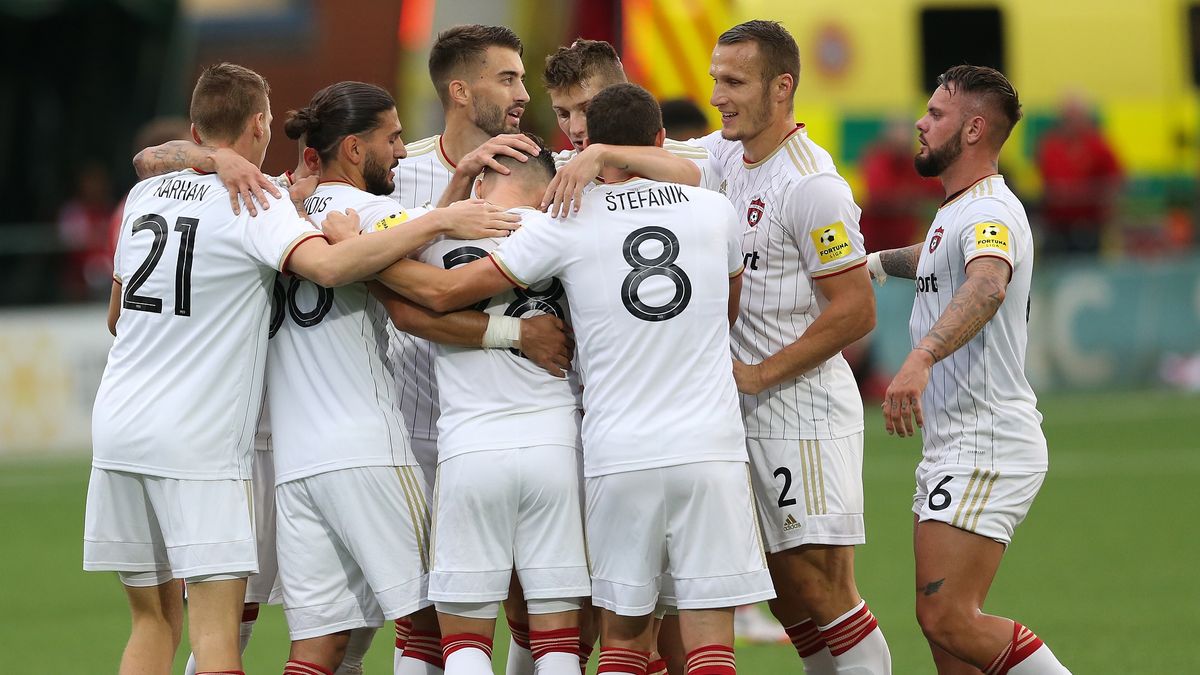 Getty Images / Barrington Coombs/PA Images / Na zdjęciu: piłkarze Spartaka Trnava