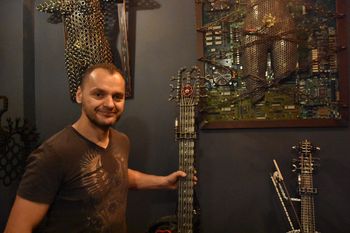 Piekary Śląskie: Ze złomu robi arcydzieła. Górnik z Piekar ożywia metal. Ajza Galeria otwiera się już w sobotę