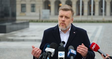 "Nie kandyduję na klauna". Zandberg wycofuje się z debaty w Końskich
