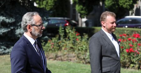 Pytanie o Adama Niedzielskiego. I nagle peany na cześć Łukasza Szumowskiego