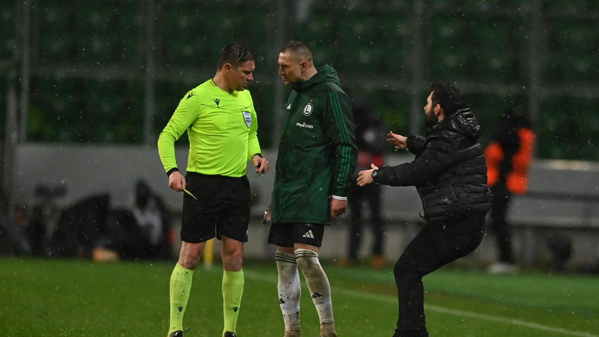 PAP / Piotr Nowak / Na zdjęciu: sędzia Matej Jug, Artur Jędrzejczyk i Goncalo Feio