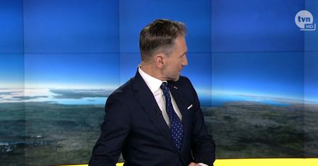 Kraśko już się żegnał z widzami. Nagle odwrócił głowę. Zaskakujące zakończenie "Faktów"